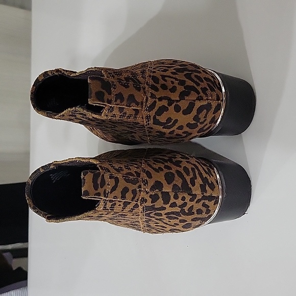 Leopard Print Ankle Boots, Size 9, by Marc Fisher - Picture 3 of 3